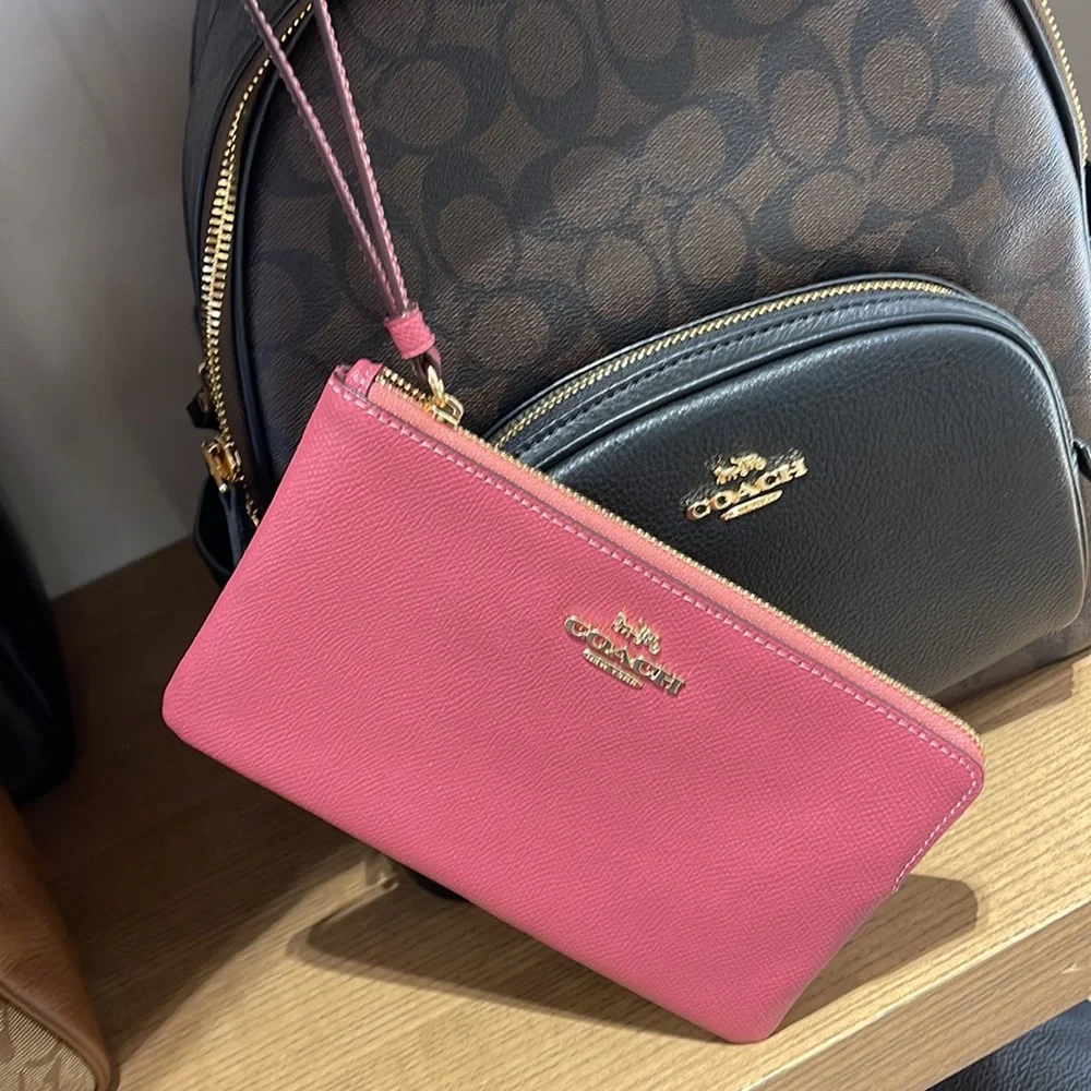 Coach Large Corner Zip Wristlet IM/Rouge